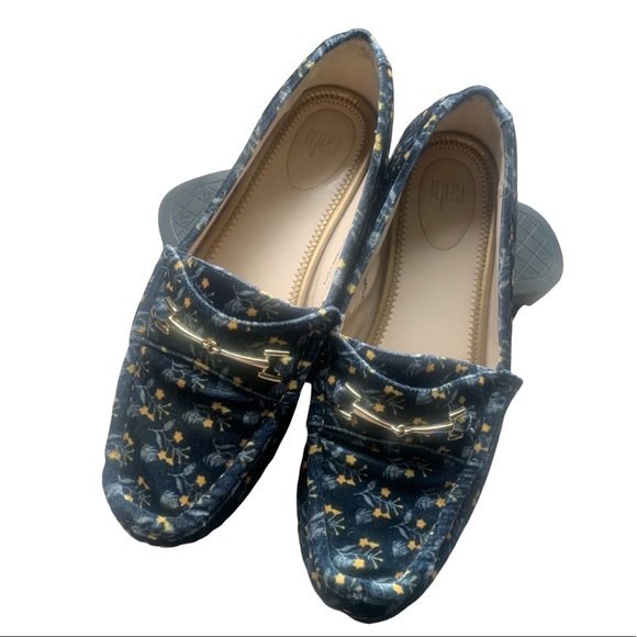 CAbi Carnaby Women's Blue Floral Velvet Loafer Shoe Size 9 Work Casual Career - Picture 1 of 16